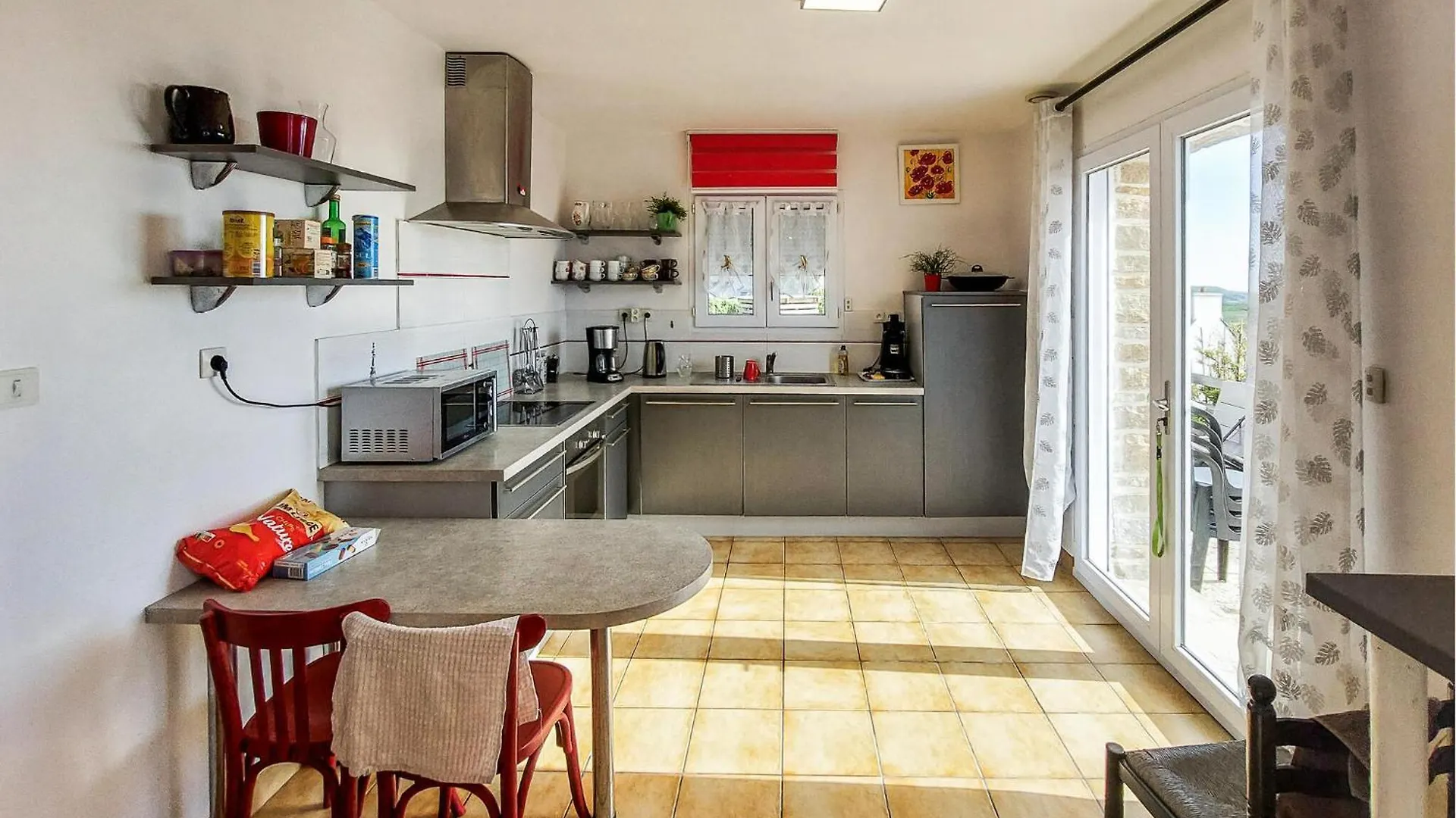 4 Bedroom Cozy Home In Plouarzel 0*,